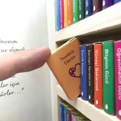 ByGufi Kişiye Özel Çikolata Kütüphanesi – “İyi ki Varsın Öğretmenim” Temalı, Mini Kitap Tasarımlı, El Yapımı, Dekoratif Hediye Seti