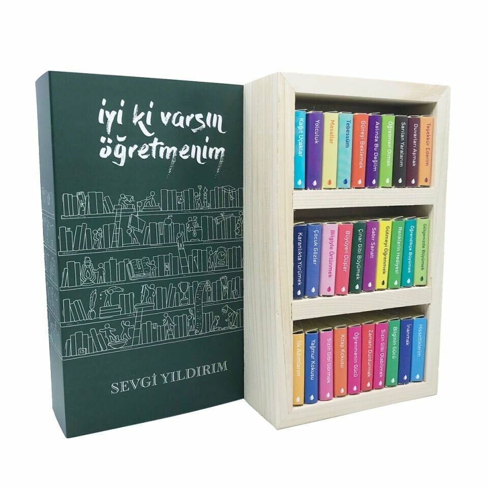 ByGufi Kişiye Özel Çikolata Kütüphanesi – “İyi ki Varsın Öğretmenim” Temalı, Mini Kitap Tasarımlı, El Yapımı, Dekoratif Hediye Seti