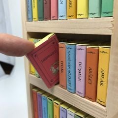 ByGufi Kişiye Özel Çikolata Kütüphanesi – Sa’di Şîrâzî “Bostan’dan İnciler”, Mini Kitap Tasarımlı, El Yapımı, Dekoratif ve Hediye Edilebilir