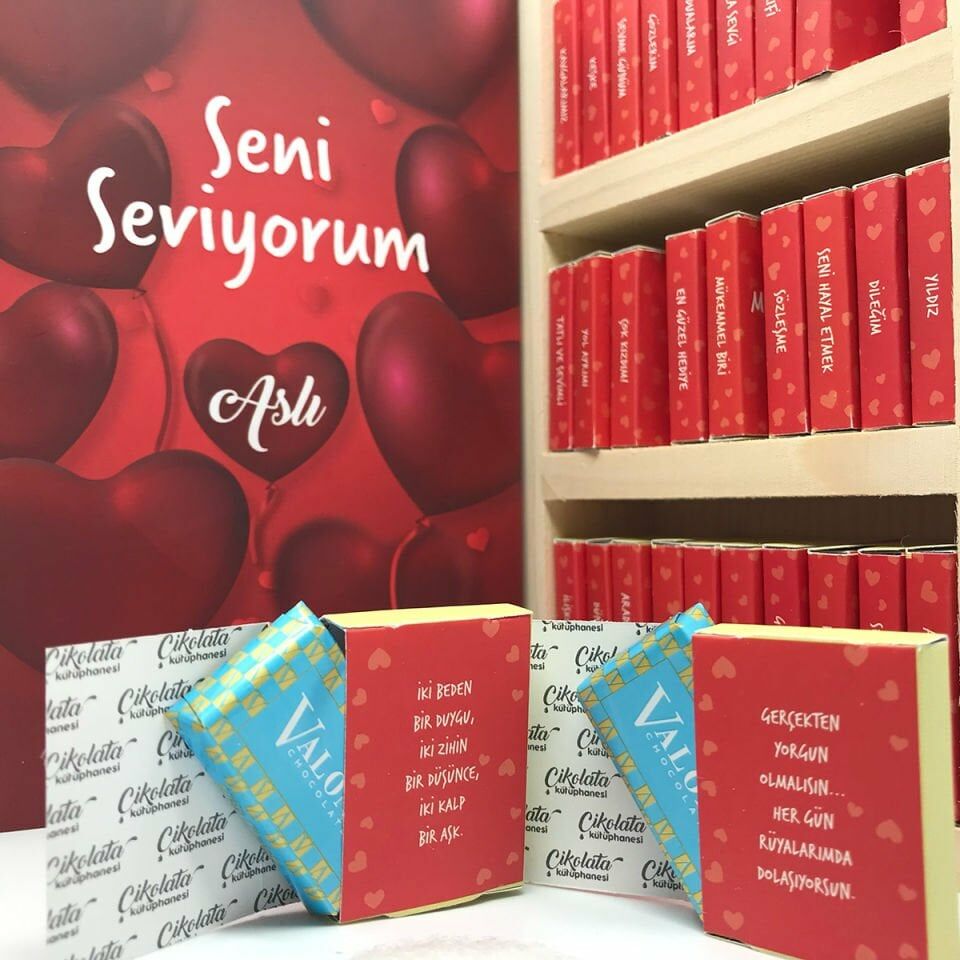 ByGufi Kişiye Özel Çikolata Kütüphanesi – “Seni Seviyorum” Özel Aşk Konsepti, Mini Kitap Tasarımlı, El Yapımı, Dekoratif ve Hediye Seti