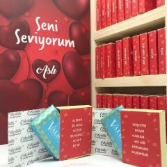 ByGufi Kişiye Özel Çikolata Kütüphanesi – “Seni Seviyorum” Özel Aşk Konsepti, Mini Kitap Tasarımlı, El Yapımı, Dekoratif ve Hediye Seti