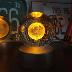 ByGufi Kişiye Özel Hediyelik Cam Küre – Saturn Kız Figürlü | Dekoratif ve Gece Lambası