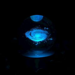 ByGufi Kişiye Özel Hediyelik Cam Küre – Samanyolu Figürlü | Dekoratif ve Gece Lambası