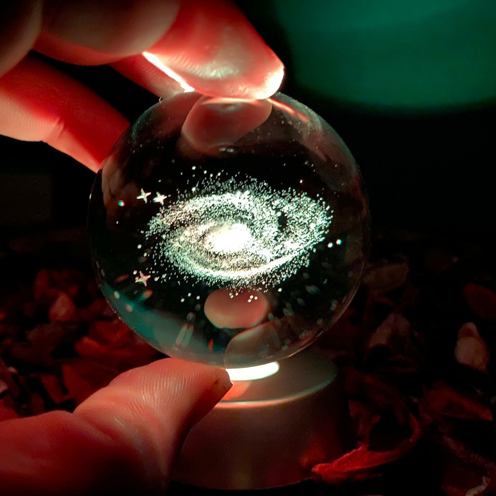 ByGufi Kişiye Özel Hediyelik Cam Küre – Samanyolu Figürlü | Dekoratif ve Gece Lambası