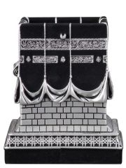 ByGufi Beytullah Boytu – Küçük Boy – Sarı/Gümüş, Hane-i Birr Temalı, Altın Oluk, Şazirvan ve Selçuklu Motifli Kaide, Kristal Taş Detaylı, Polyester, Kişiselleştirilebilir Hediye