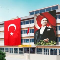 ByGufi Türk Bayrağı + Atatürk Posteri 600x900 cm – Kurumsal Özel Tasarım | Raşel & Saten Kumaş