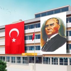 ByGufi Kurumsal Hediye – Türk Bayrağı + Atatürk Posteri 400x600 cm | Özel Tasarım | Raşel & Saten Kumaş