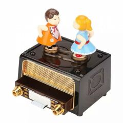 Kişiye Özel Öpüşen Sevgililer Müzik Kutusu