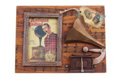 ByGufi Dekoratif Metal Çerçeve – Gramofon Temalı Vintage Tasarım