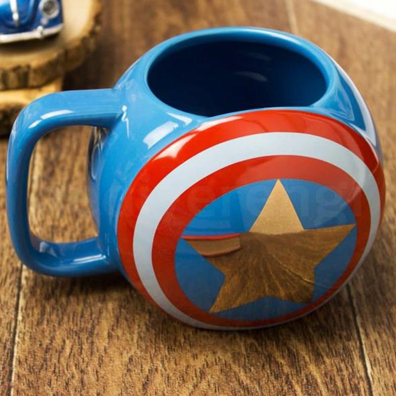 ByGufi Captain America Kalkan Kupa – Marvel Temalı, 3D Kalkan Tasarımlı Seramik Kupa, Hediye Kutulu, Ev ve Ofis Dekoru
