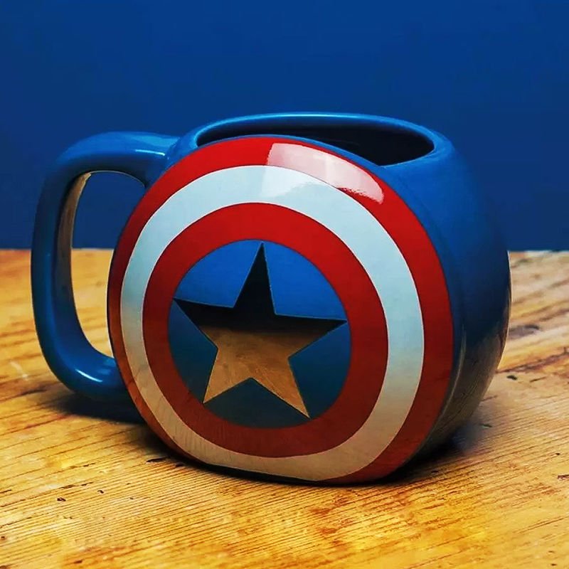 ByGufi Captain America Kalkan Kupa – Marvel Temalı, 3D Kalkan Tasarımlı Seramik Kupa, Hediye Kutulu, Ev ve Ofis Dekoru