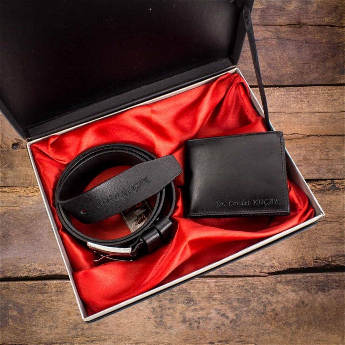 ByGufi İsme Özel Deri Cüzdan ve Kemer Seti – Hediye Kutulu, Kişiselleştirilebilir 2’li Set, Erkekler İçin Prestijli Hediye