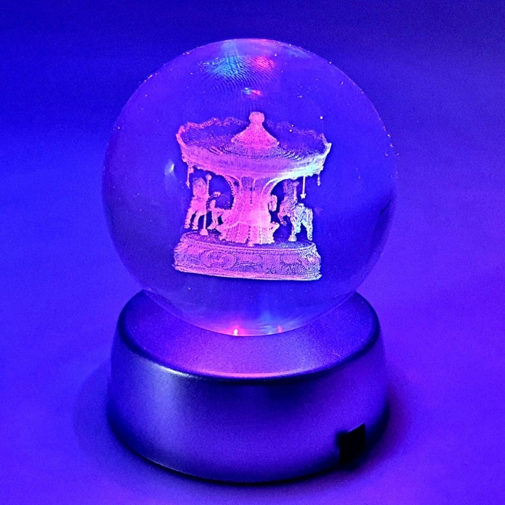 ByGufi Kişiye Özel Hediyelik Cam Küre – Atlı Karınca Figürlü | Dekoratif ve Gece Lambası