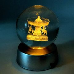 ByGufi Kişiye Özel Hediyelik Cam Küre – Atlı Karınca Figürlü | Dekoratif ve Gece Lambası