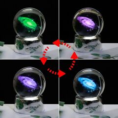 ByGufi Kişiye Özel Hediyelik Cam Küre – Galaksi Toz Bulutu Figürlü | Dekoratif ve Gece Lambası