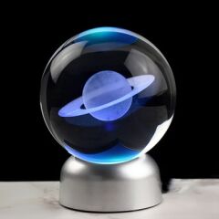 ByGufi Kişiye Özel Hediyelik Cam Küre – Saturn Gezegen Figürlü | Dekoratif ve Gece Lambası