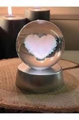 ByGufi Kişiye Özel Hediyelik Cam Küre – Kalp Figürlü | Dekoratif ve Gece Lambası