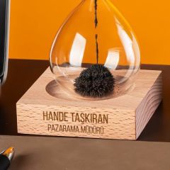 ByGufi Kişiye Özel Ahşap Kaideli Manyetik Kum Saati – Dekoratif ve Kişiselleştirilebilir Hediye