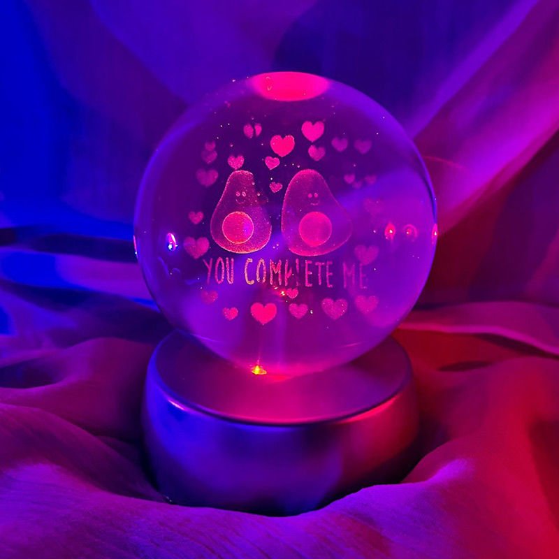 ByGufi Kişiye Özel Hediyelik Cam Küre – Avokado Figürlü | Dekoratif Obje ve Renk Değiştiren Gece Lambası