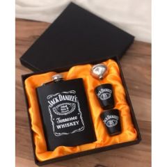 ByGufi Kişiye Özel Jack Daniels Matara Seti – 7 oz Çelik Matara, 2 Shot Bardak, Huni ve Hediye Kutusu, Lazer Baskılı, Kişiselleştirilebilir Hediye