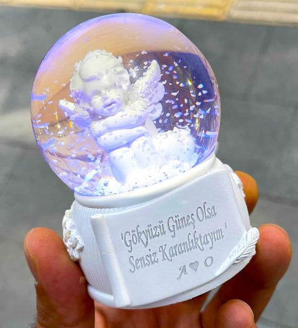 ByGufi Kişiye Özel Hediyelik Beyaz Melek Işıklı Kar Küresi | Sevgiliye Özel Hediye, Renk Değiştiren Işık