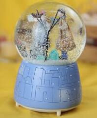 ByGufi Kış Masalı Kar Küresi ve Müzik Kutusu – Büyük Boy, Işıklı & Dönen Figürlü – Hediyelik Dekoratif Müzik Kutusu