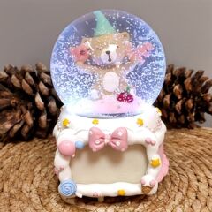 ⭐ BYGUFI – KİŞİYE ÖZEL FOTO ÇERÇEVELİ AYICIK KAR KÜRESİ VE MÜZİK KUTUSU (BÜYÜK BOY 3 – KALP ÇERÇEVE)