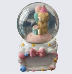 ⭐ BYGUFI – KİŞİYE ÖZEL FOTO ÇERÇEVELİ AYICIK KAR KÜRESİ VE MÜZİK KUTUSU (BÜYÜK BOY 3 – KALP ÇERÇEVE)