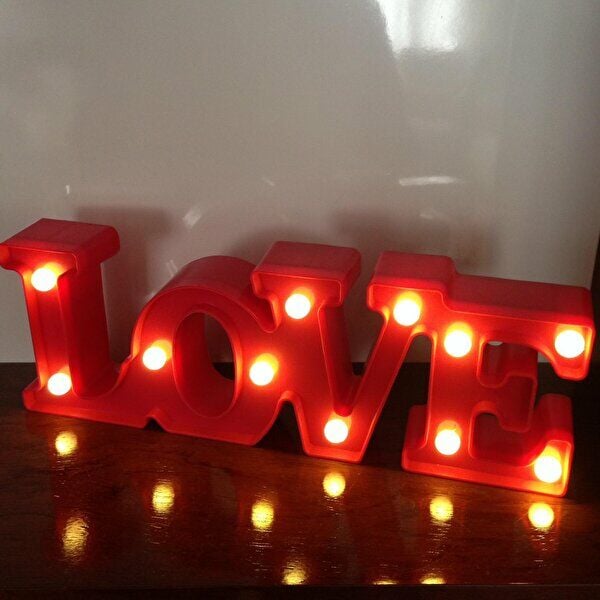 ByGufi Love Işıklı Dekoratif Led Lamba – Kırmızı | Hediyelik Romantik Dekor, Masaüstü ve Duvar Lambası