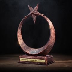 ByGufi Kişiye Özel Dekoratif Ay Yıldız Masa İsimliği – Özel Tasarım, Logo ve İsim Baskılı, Prestijli Ofis ve Ev Aksesuarı