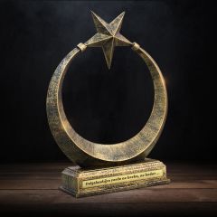 ByGufi Kişiye Özel Dekoratif Ay Yıldız Masa İsimliği – Özel Tasarım, Logo ve İsim Baskılı, Prestijli Ofis ve Ev Aksesuarı