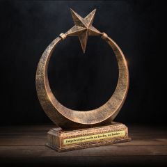 ByGufi Kişiye Özel Dekoratif Ay Yıldız Masa İsimliği – Özel Tasarım, Logo ve İsim Baskılı, Prestijli Ofis ve Ev Aksesuarı