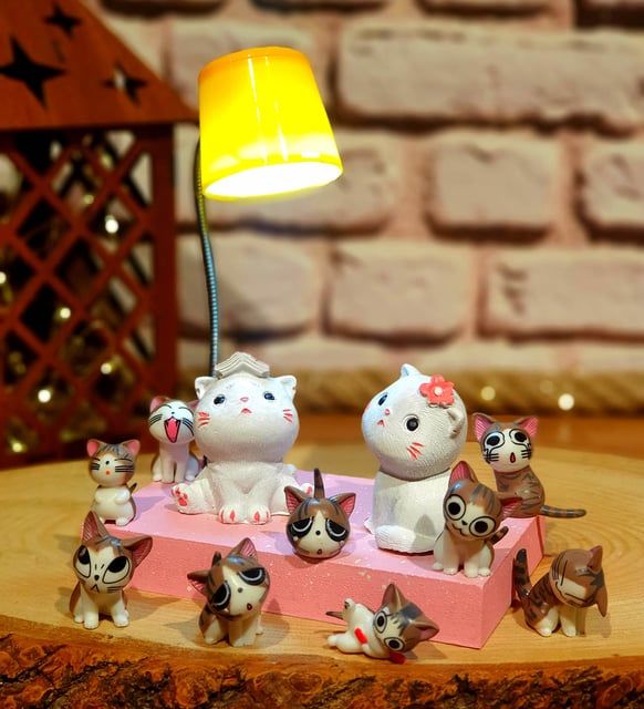 ByGufi Kişiye Özel Işıklı Sevimli Kediler – Dekoratif Gece Lambası, Arkadaşa Hediye, Doğum Günü ve Yeni İş Hediyesi