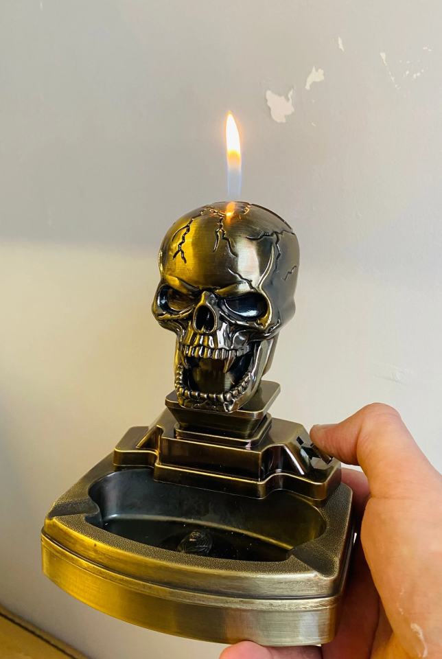 ByGufi İsme Özel Çakmaklı Masa Küllüğü Kuru Kafa