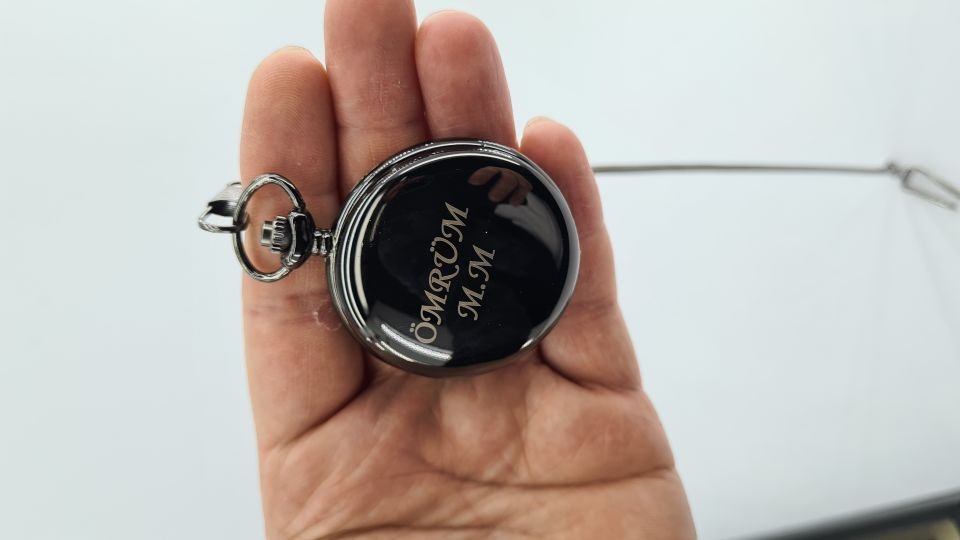 ByGufi Kişiye Özel Köstekli Saat – Metal Tasarım, 36 cm Zincir, Fonksiyonel ve Dekoratif Hediyelik