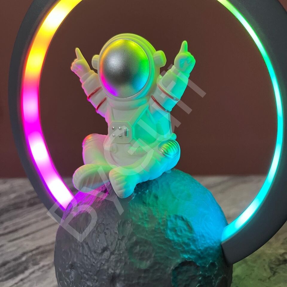 ByGufi Hediyelik LED Işıklı Astronot Speaker Masa Lambası