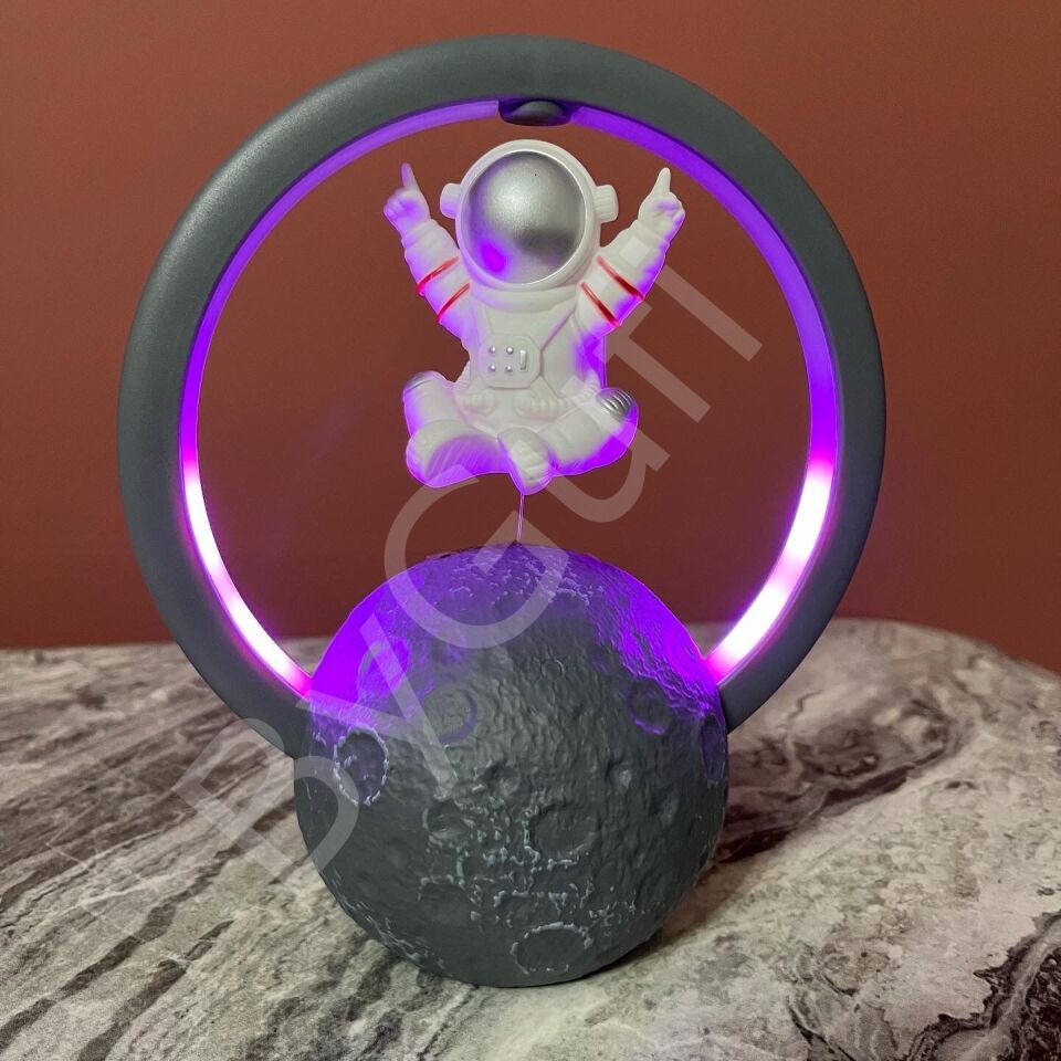 ByGufi Hediyelik LED Işıklı Astronot Speaker Masa Lambası