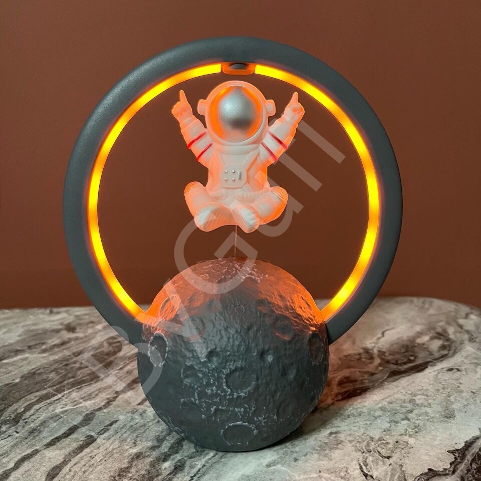 ByGufi Hediyelik LED Işıklı Astronot Speaker Masa Lambası
